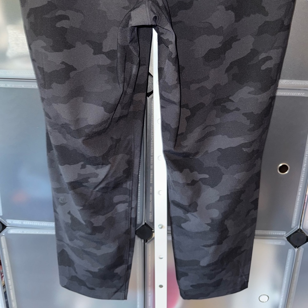 Lululemon On the Fly Pant 7/8 in Incognito Camouflage Multi Grey Size 10 - Picture 12 of 14